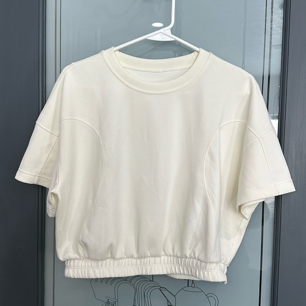 Lululemon crop top in cream, S